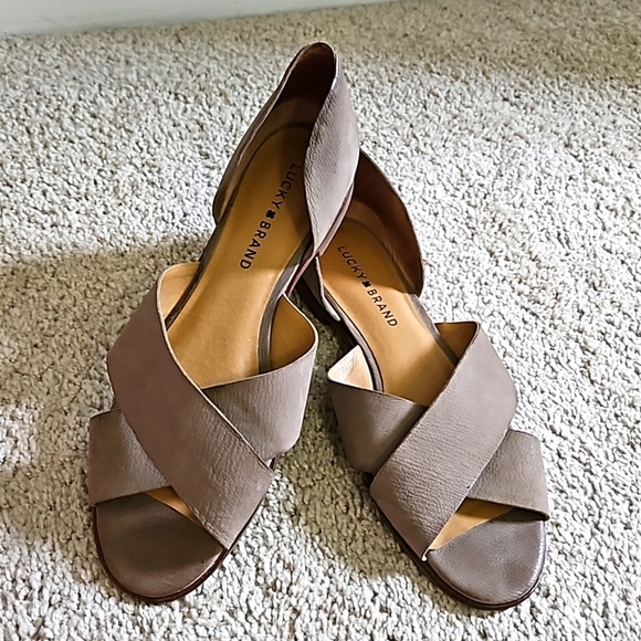 Lucky Brand Gallah Women's Taupe Criss Cross Flats Leather Sandals Size 9 - Picture 1 of 9